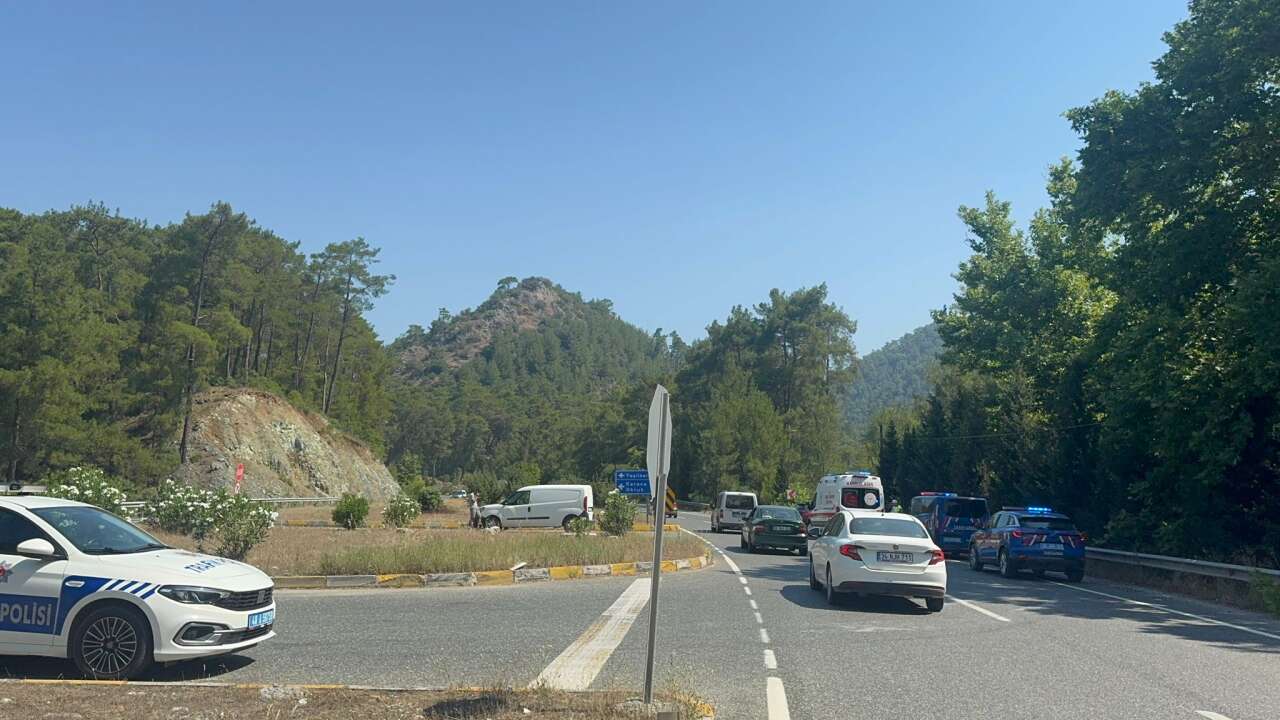 Marmaris'te Hatalı Manevra Kazaya Neden Oldu! Okluk Kavşağı'nda Yaralılar Var 1